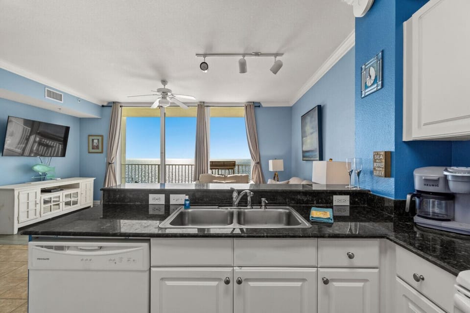 Enjoy scenic views right from the kitchen sink, even washing up feels relaxing and refreshing.