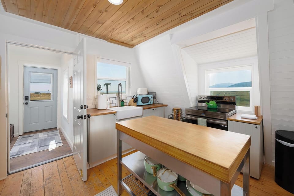 Fully stocked kitchen for home cooked meals or takeout!