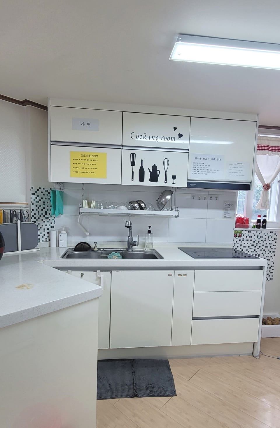 Fridge, microwave, stovetop, cookware/dishes/utensils