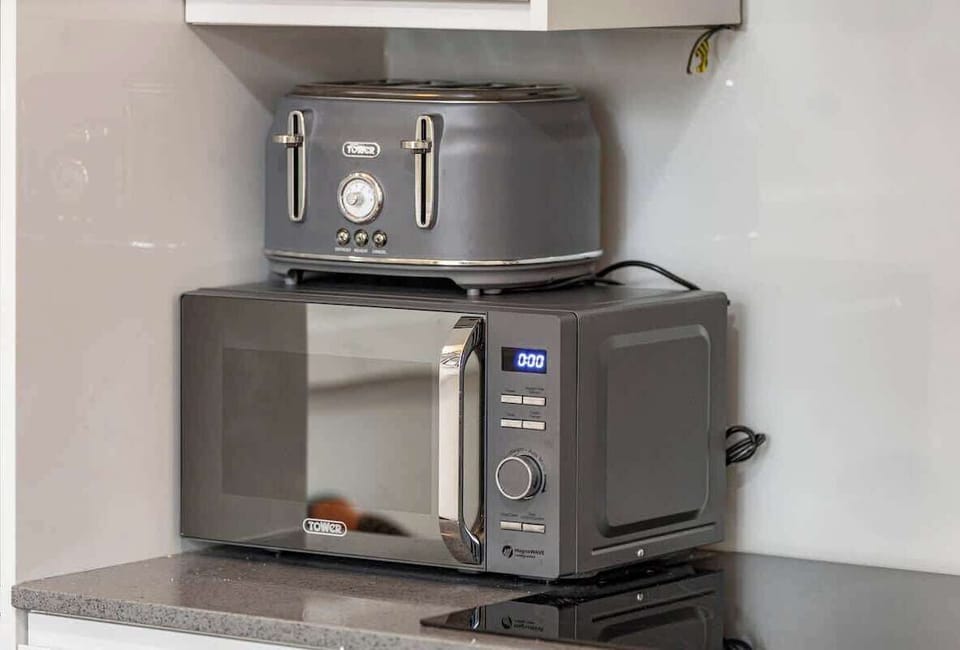 - Kitchen essentials with microwave and toaster  
- Modern appliances for quick meals and breakfast  
- Convenient setup for cooking and daily use  