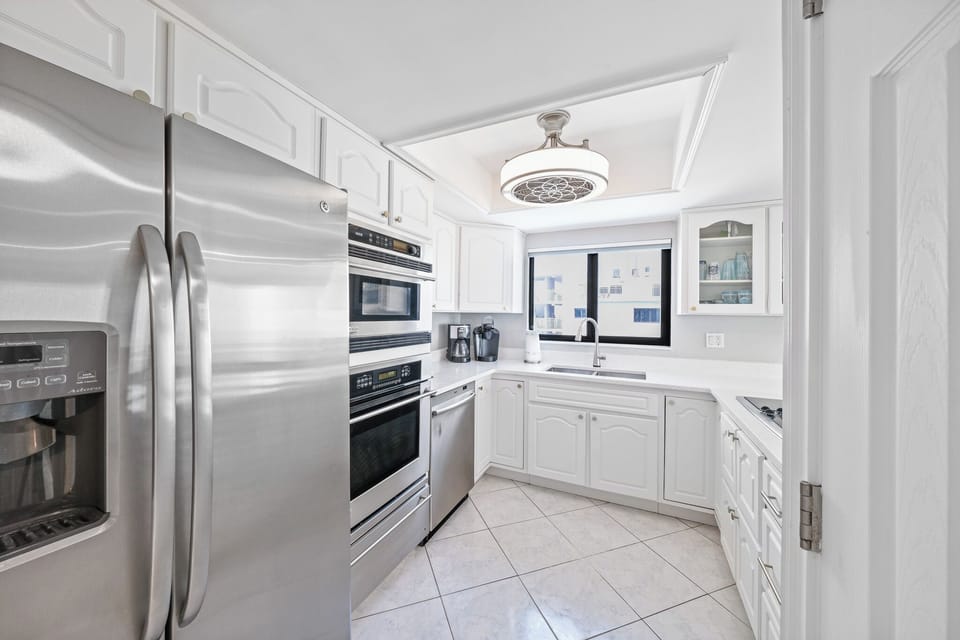 Fully renovated kitchen with stainless-steel appliances - ideal for cooking up beach-day meals.