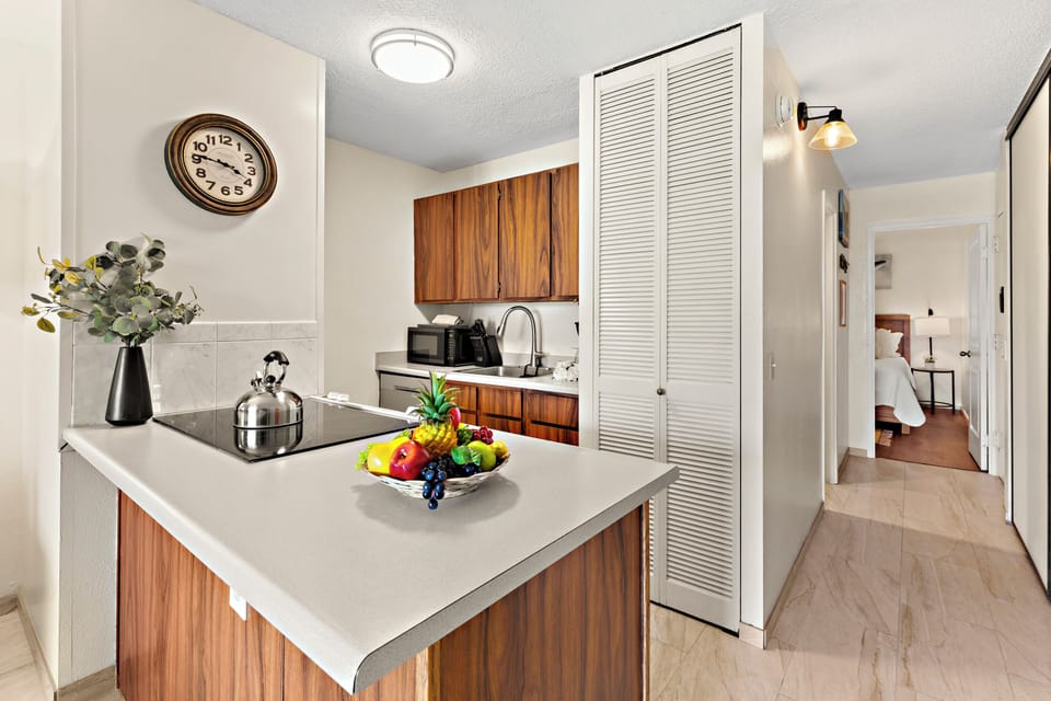 Stainless steel kettle and sink