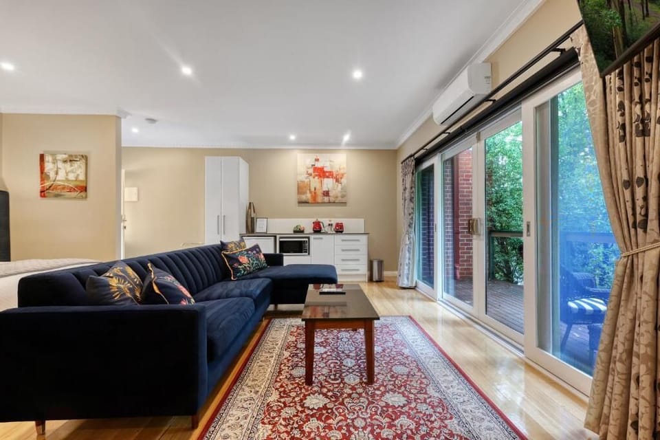 O'Learys Creek Hideaway | Blackout drapes, soundproofing, iron/ironing board, free WiFi