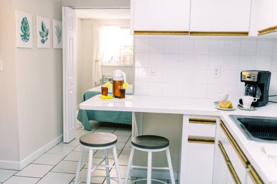 Step into culinary charm in our kitchen, where stylish cabinets create a seamless blend of functionality and elegance. A space where every detail is curated for a delightful cooking experience.