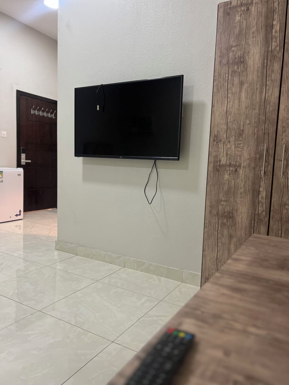 Premium bedding, desk, laptop workspace, WiFi (free)