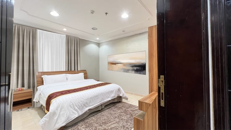 Premium bedding, desk, laptop workspace, WiFi (free)