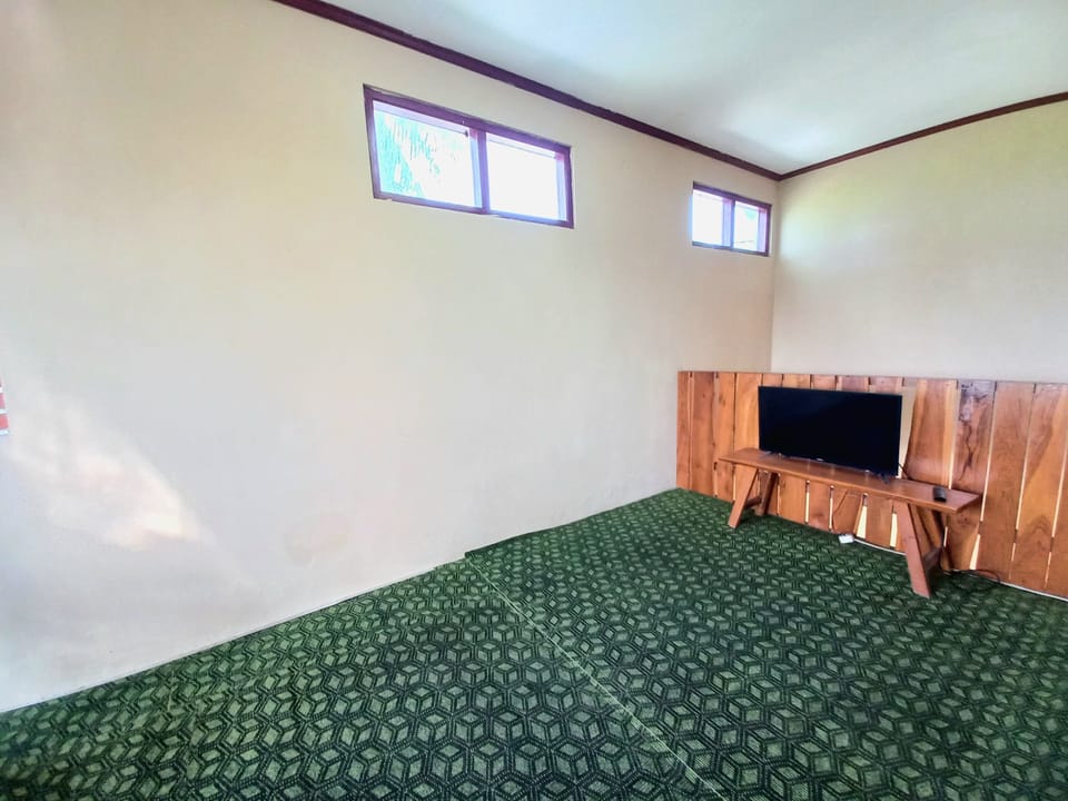 Family Double Room, Courtyard View | Living area