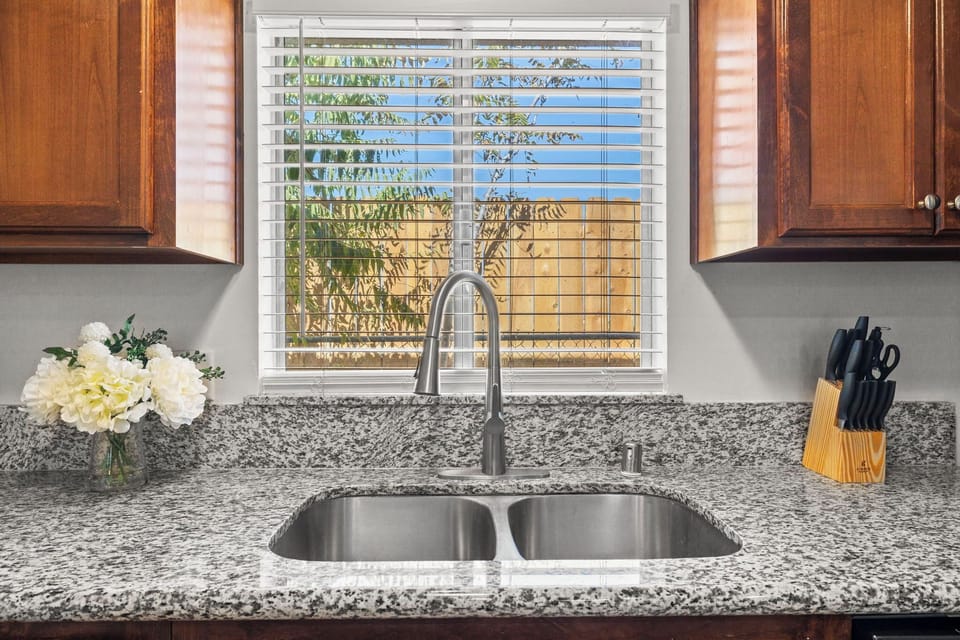 Kitchen sink 