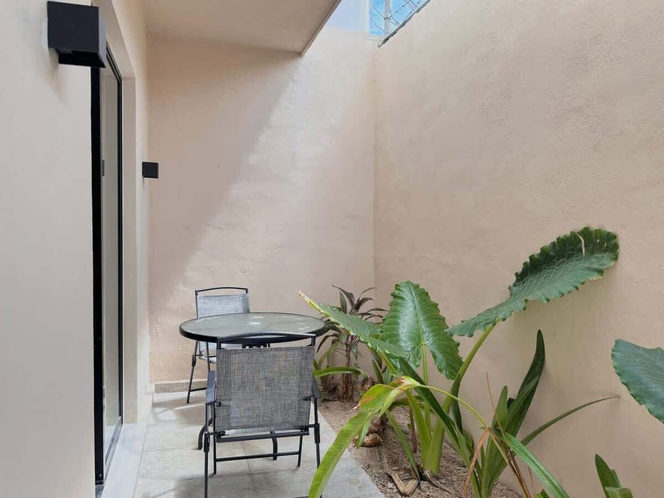 Shared leafy internal garden