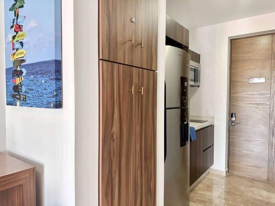 Fully equipped kitchenette