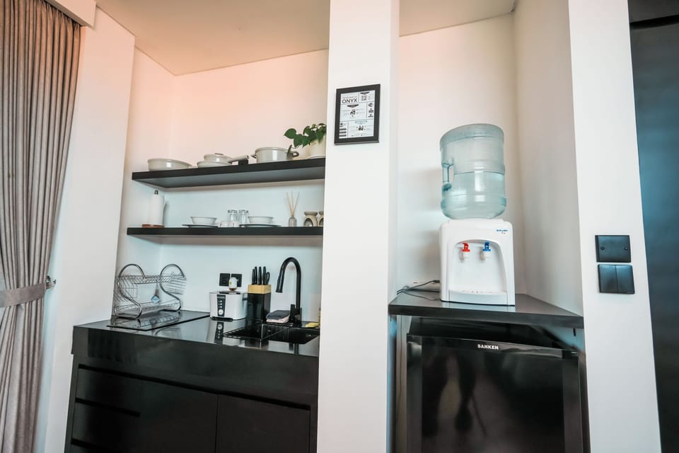 Deluxe Room | Private kitchen | Coffee/tea maker