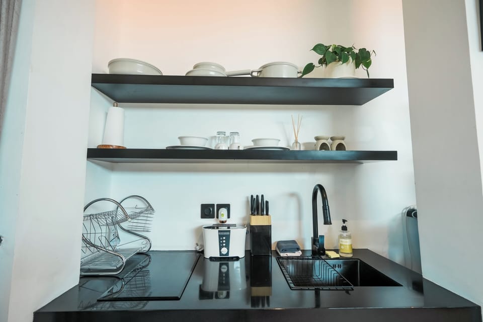 Deluxe Room | Private kitchen | Coffee/tea maker