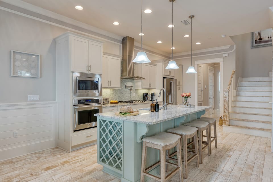 Fully equipped kitchen.