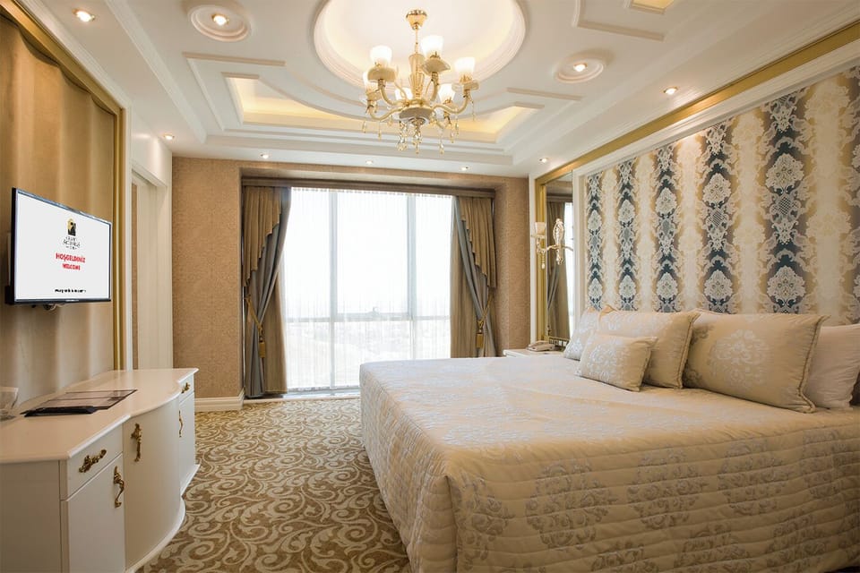 Presidential Room | Minibar, in-room safe, blackout drapes, soundproofing