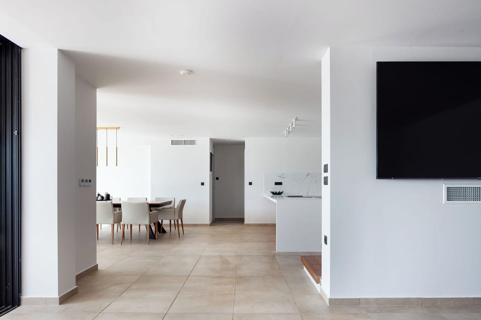 Bed linen, Bath & Pool towels provided