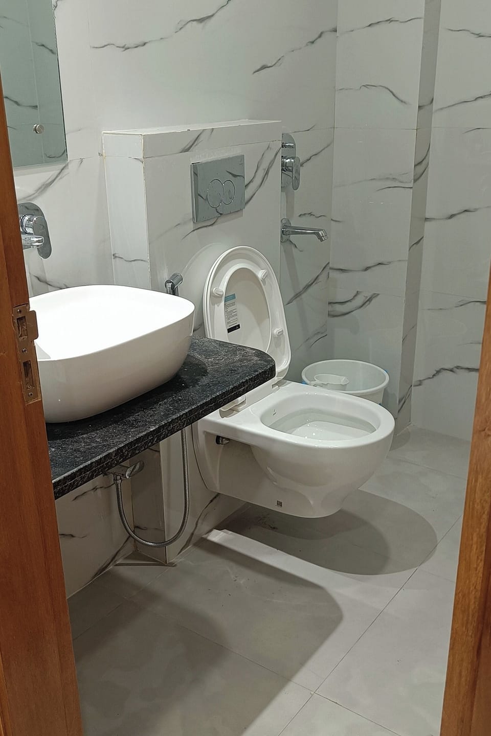 Superior Double Room | Bathroom | Shower, rainfall showerhead, free toiletries, towels