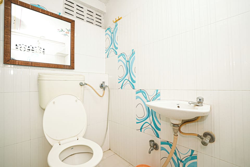 Deluxe Room | Bathroom | Shower, rainfall showerhead