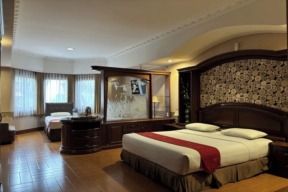 President Suite | Desk, free WiFi, bed sheets