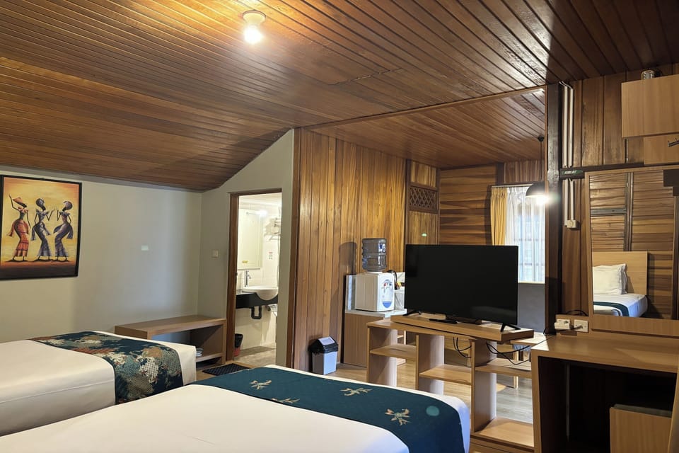 Family room 2nd Floor | Desk, free WiFi, bed sheets
