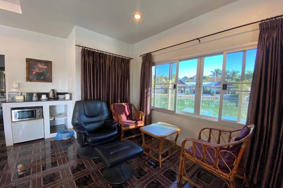 Deluxe Room | Free WiFi, bed sheets