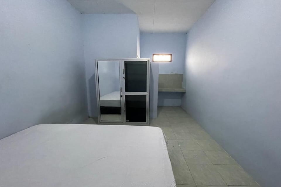 WiFi (free), bed sheets