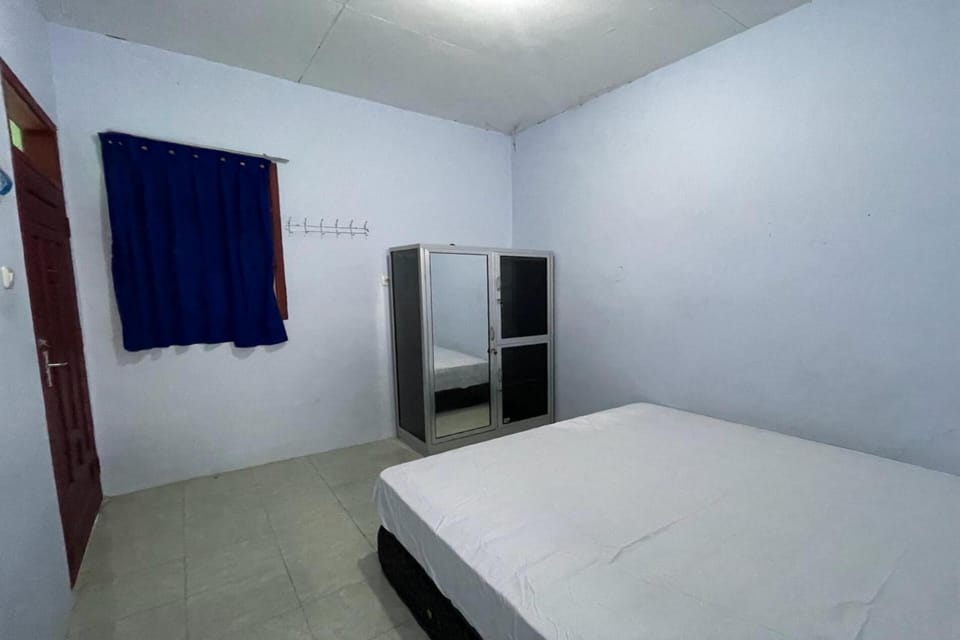 WiFi (free), bed sheets