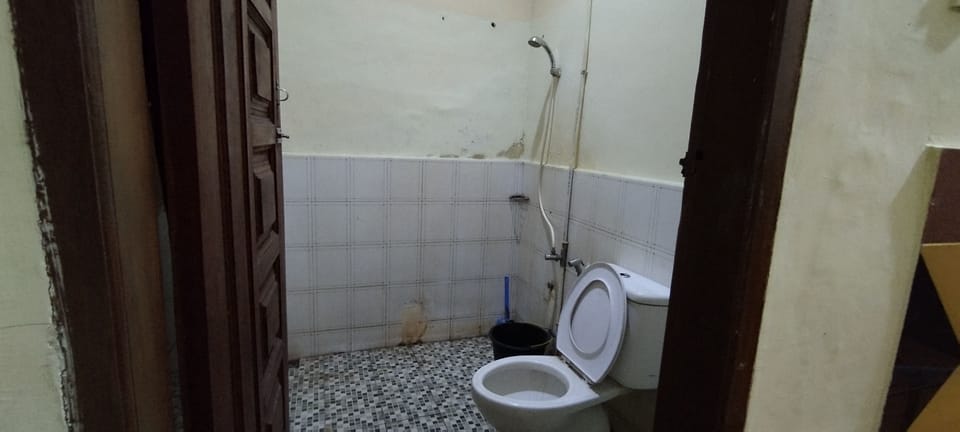 Deluxe Double Room | Bathroom | Shower, towels, soap