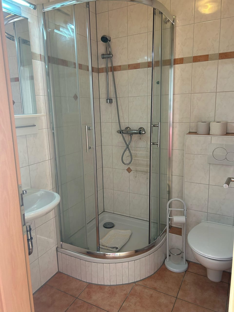 Double Room | Bathroom | Shower, hair dryer, towels, toilet paper