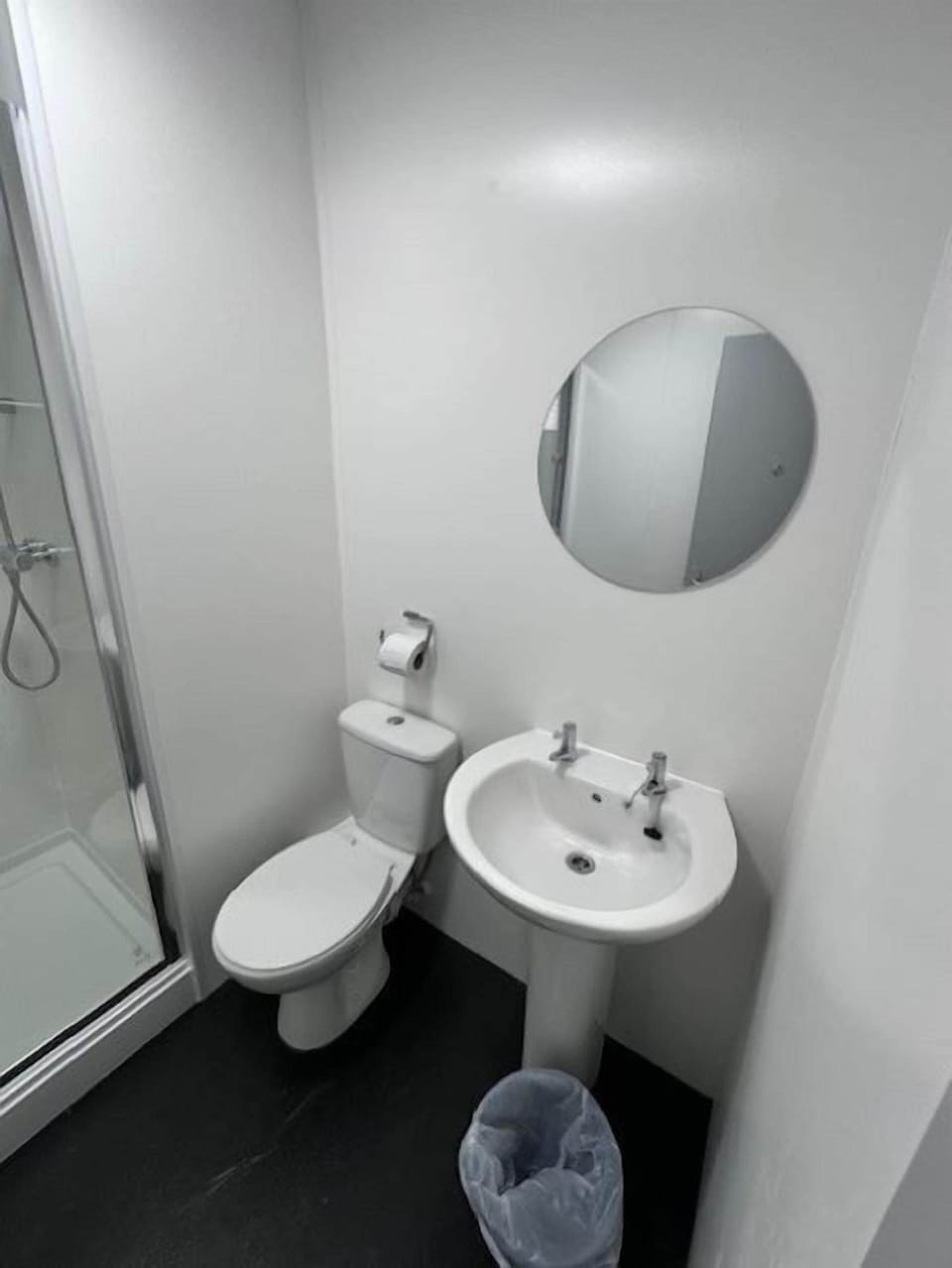 Shower, soap, shampoo, toilet paper
