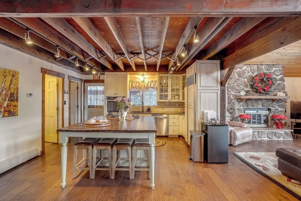 Beautiful fully stocked kitchen with gas stove