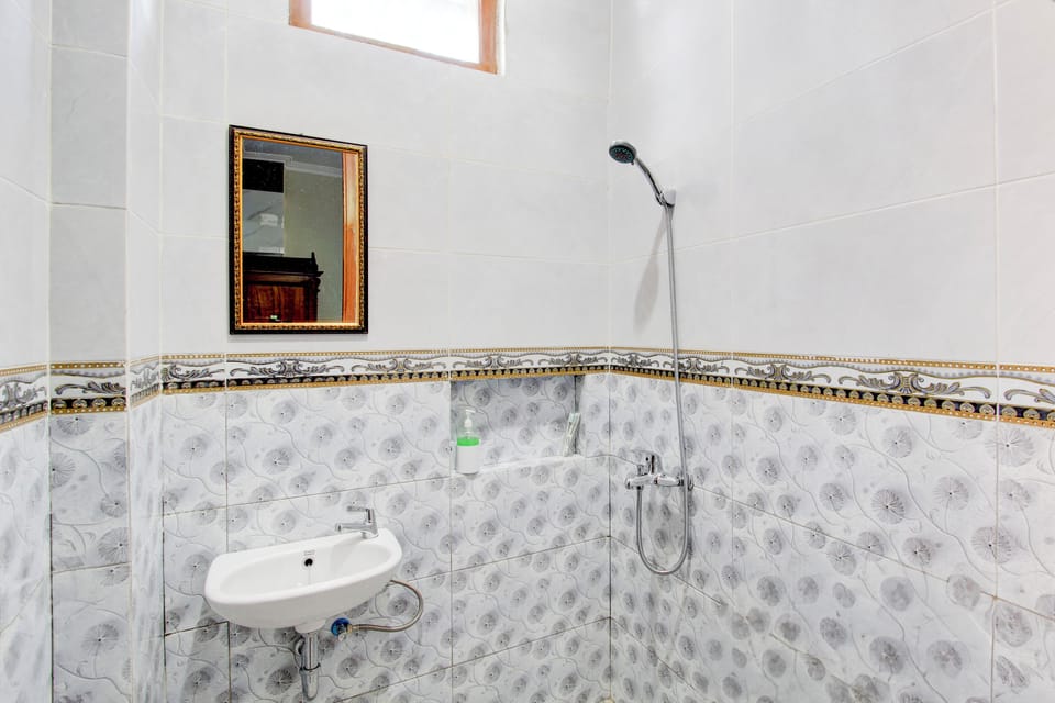 Shower, towels, soap