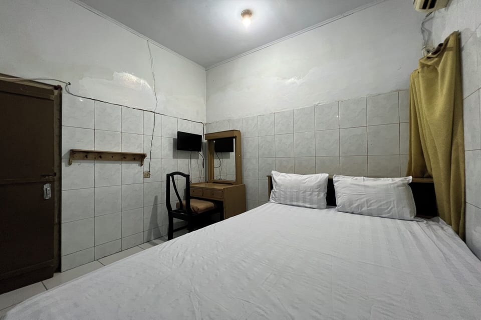 WiFi (free), bed sheets
