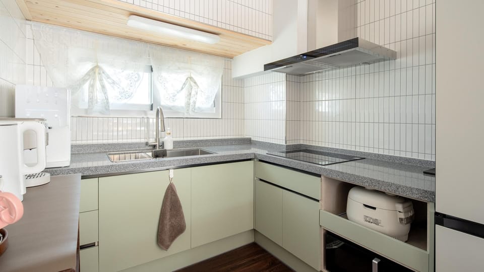 Basic Room, 3 Bedrooms (staysosoheon) | 3 bedrooms, free WiFi