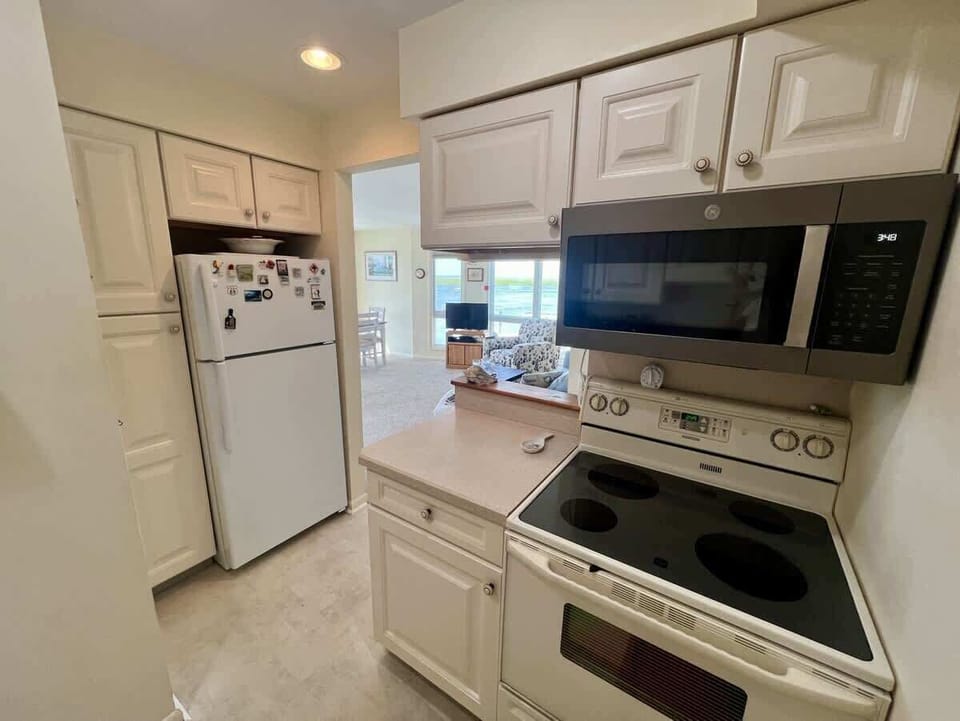 Fully equipped kitchen and dedicated dining area for easy meals.