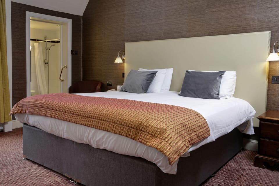 Desk, blackout drapes, iron/ironing board, free WiFi
