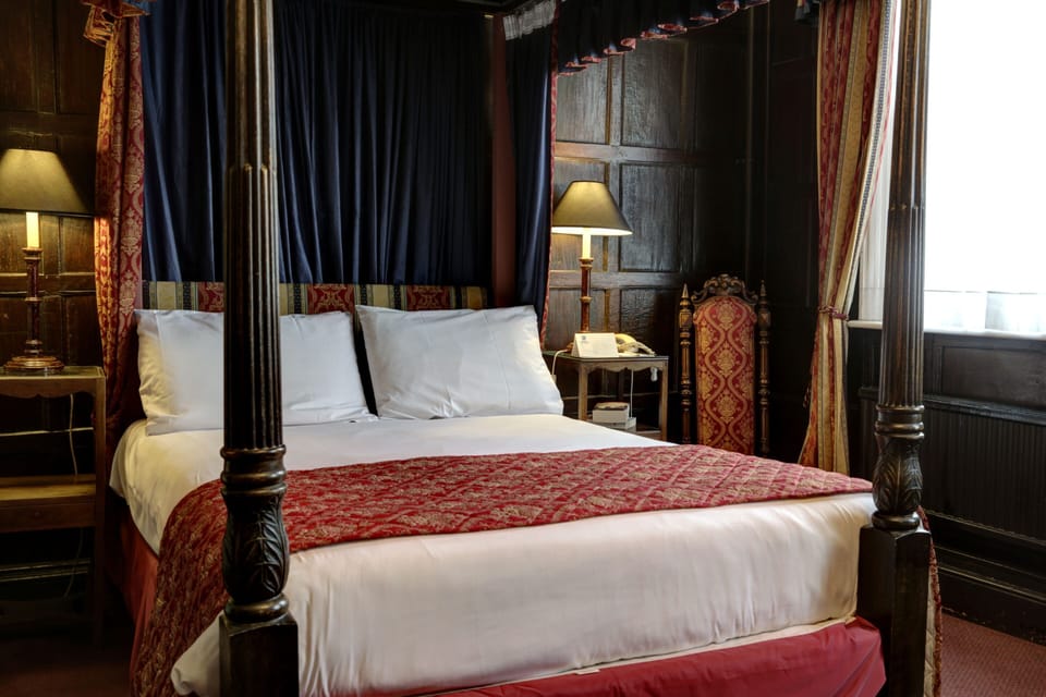 Superior Double Room, Ensuite, City View (Victoria Room 4 Poster) | Desk, blackout drapes, iron/ironing board, free WiFi
