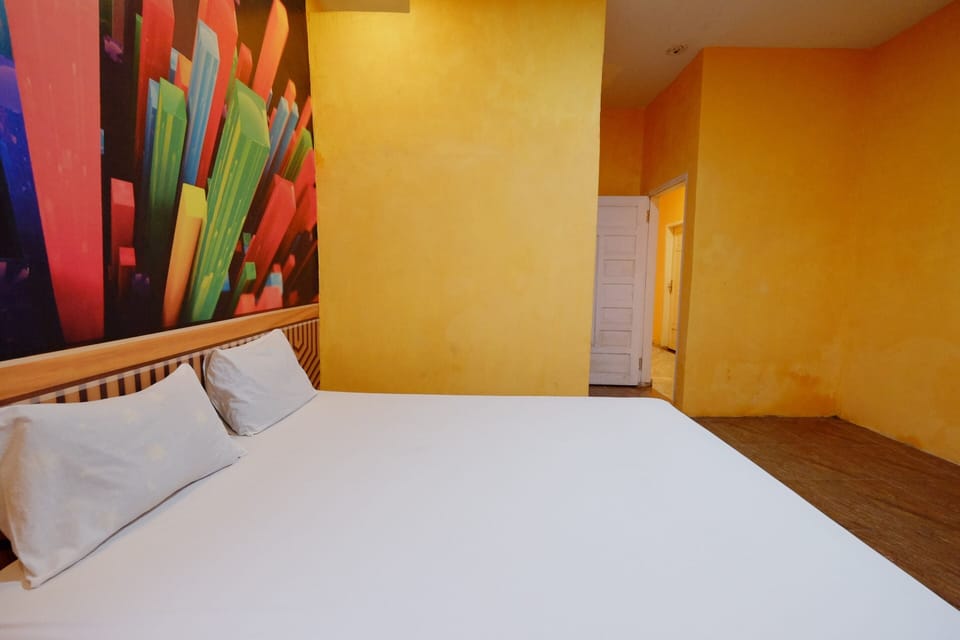 Standard Double Room | Laptop workspace, bed sheets