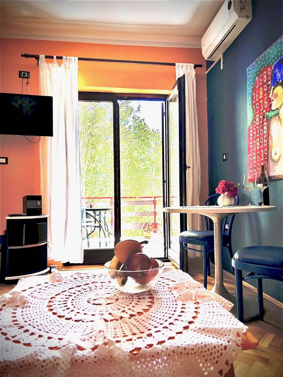 Dunja Apafrytments - Studio - livingroom with
seating area