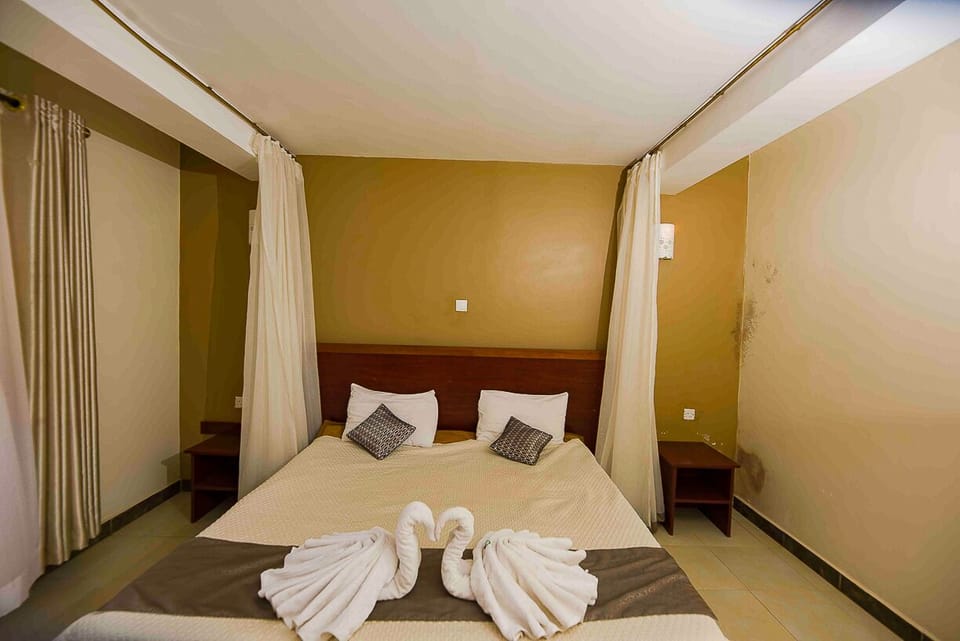 1 bedroom, Egyptian cotton sheets, premium bedding, Select Comfort beds