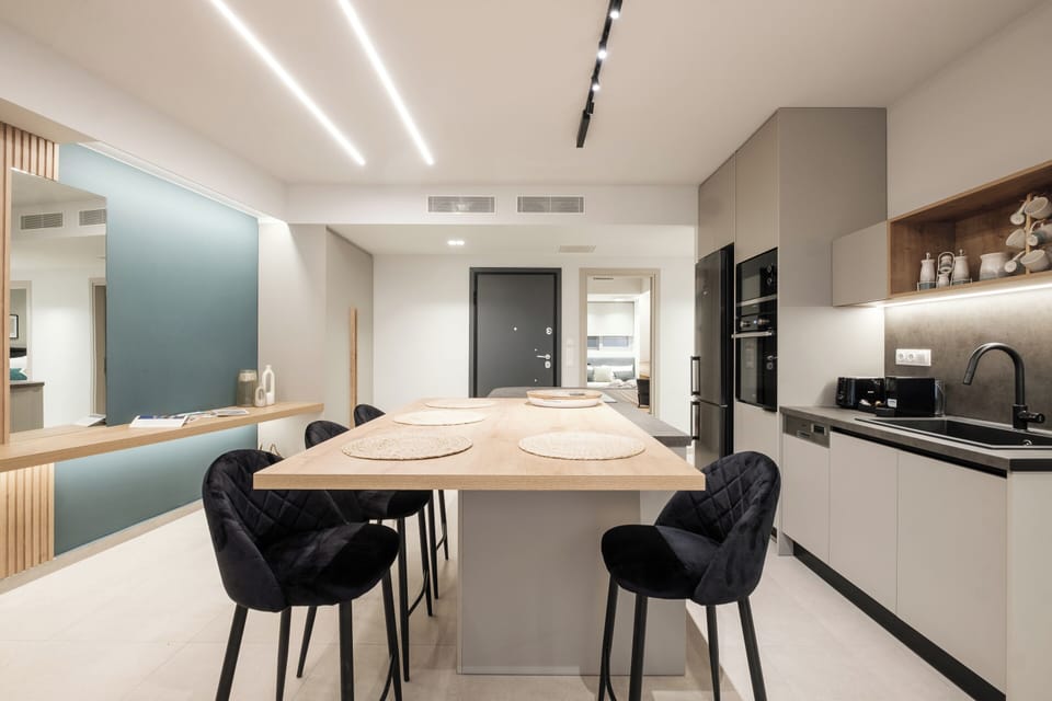 Luxury Apartment, Balcony, City View | In-room dining