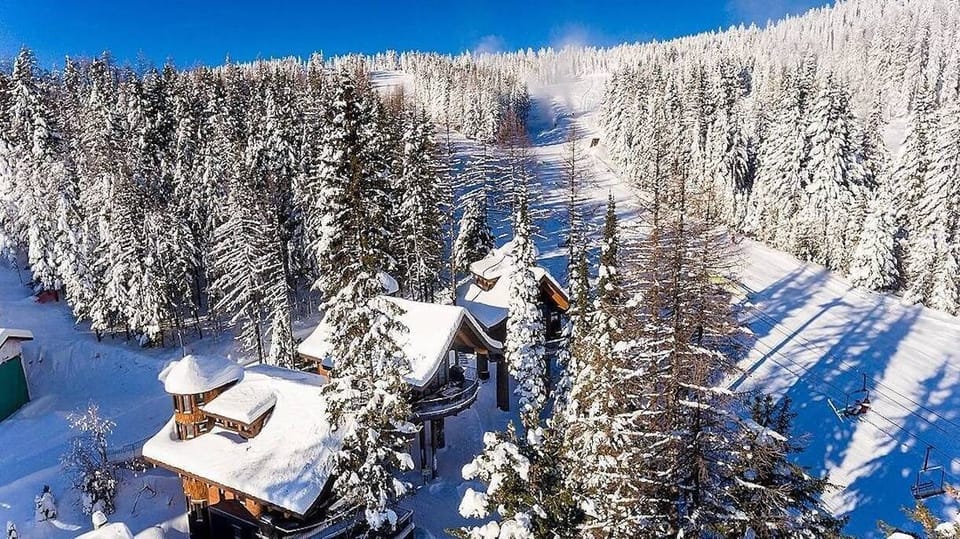 With the slopes just steps away, you’ll spend less time traveling and more time enjoying world-class skiing.