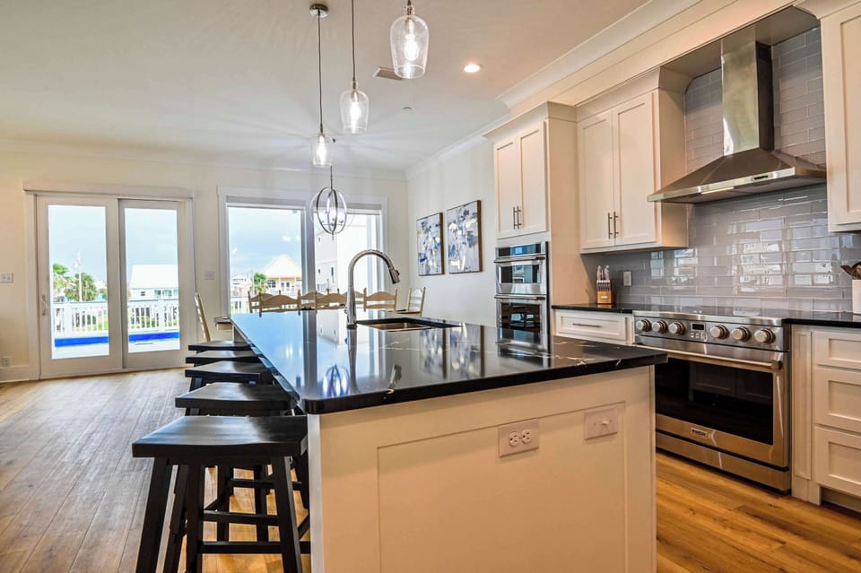 House, Multiple Beds, Pool Access, Beach View (Beachview Villa) | Private kitchen | Coffee/tea maker, fridge, microwave, oven