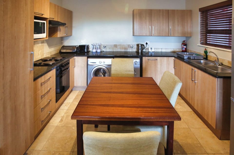 Comfort Apartment, Garden View | Private kitchen | Electric kettle, toaster