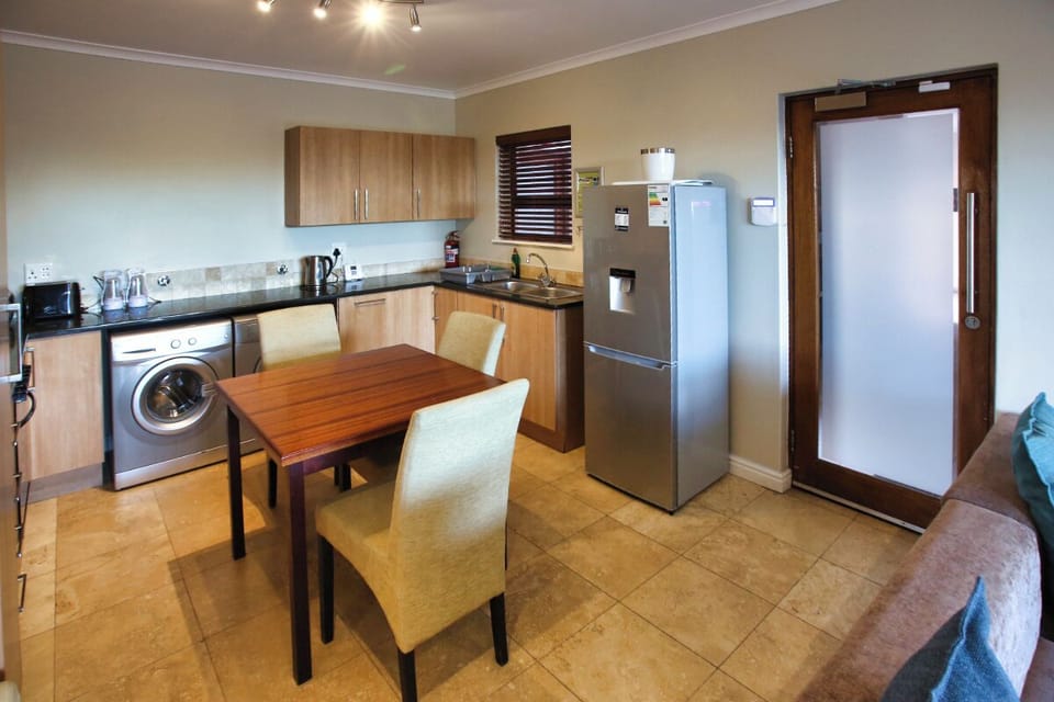 Comfort Apartment, Garden View | Private kitchen | Electric kettle, toaster