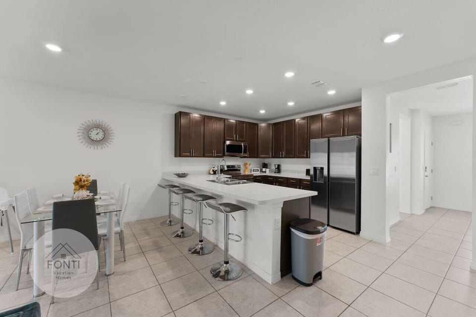 Kitchen Bar #Disney #parks #kingdom #springs #fiestakey #resort #townhouse #Vacation #Rental #waterpark #Kissimmee #Orlando  #universal #citywalk