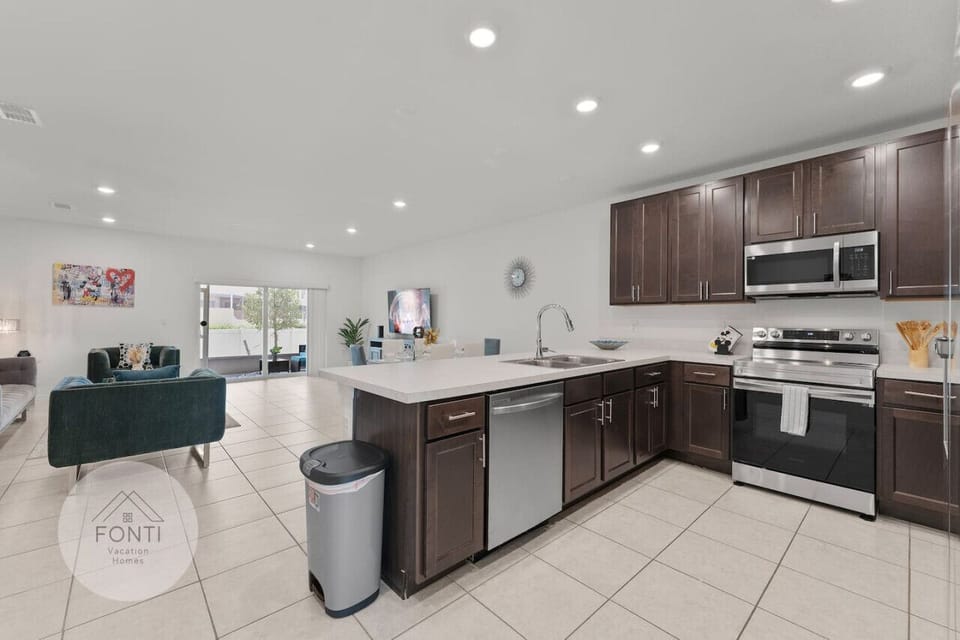 Kitchen #Disney #parks #kingdom #springs #fiestakey #resort #townhouse #Vacation #Rental #waterpark #Kissimmee #Orlando  #universal #citywalk