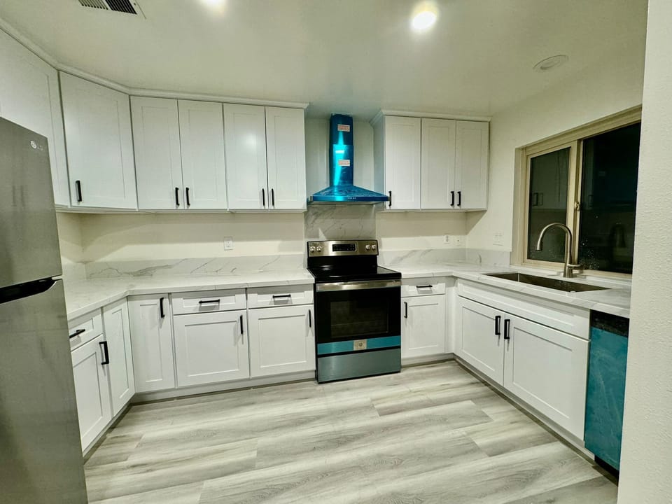 Full kitchen
