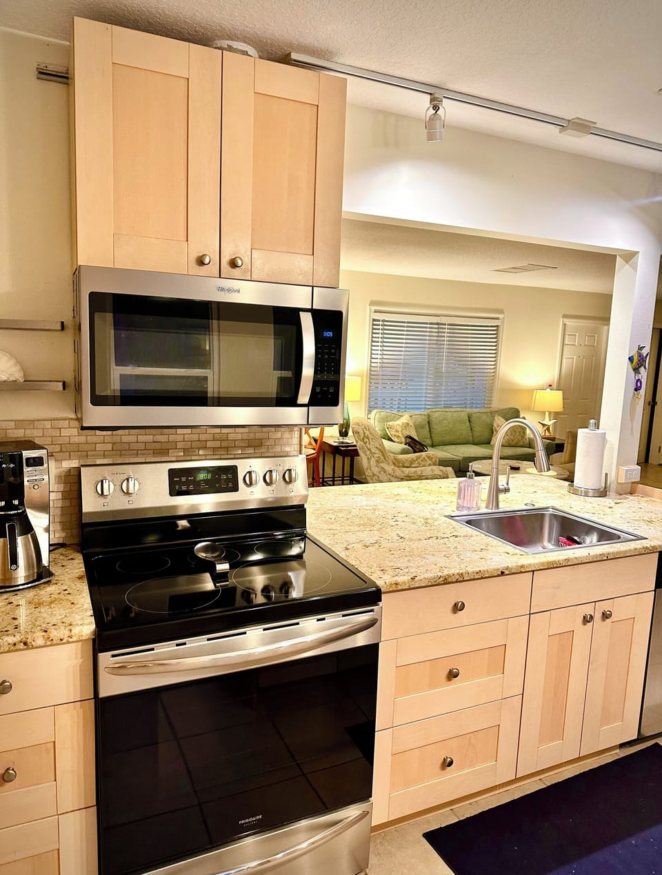 Microwave, stove, dishwasher available. 