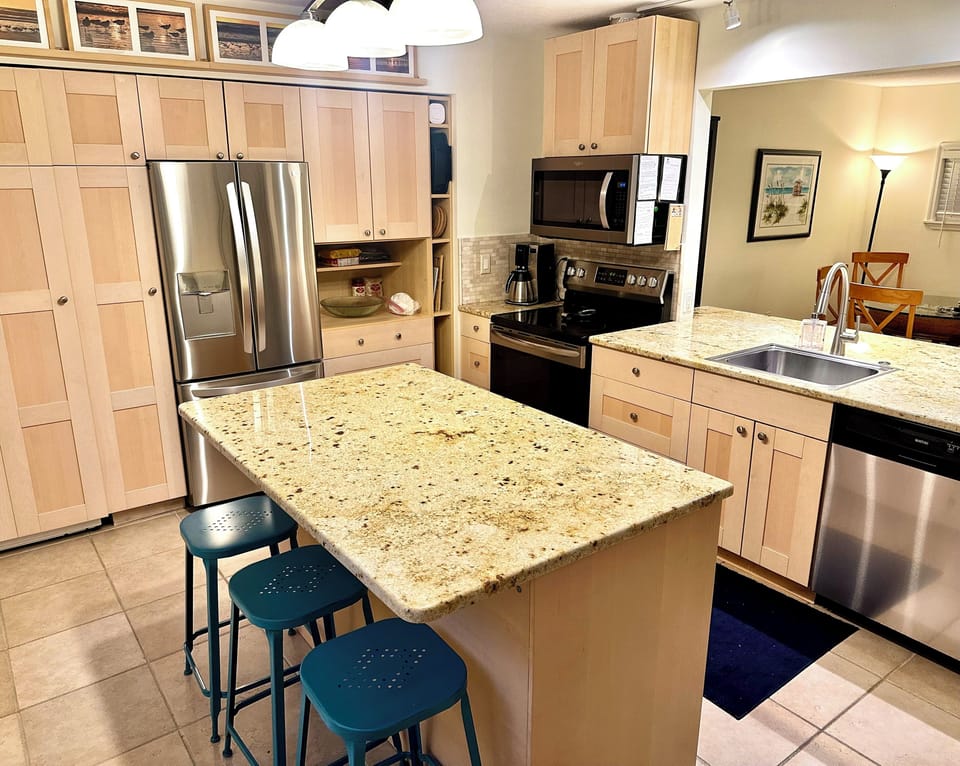 Kitchen with bar