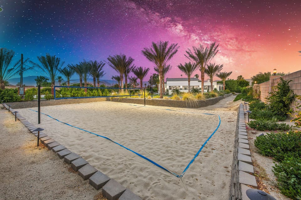 Palm Villa- Luxury 7 Bed, Pickleball, Volleyball, Golf House in Bermuda Dunes
